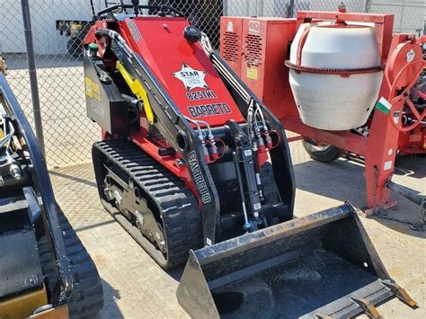 MODEL 825TKL SKID LOADER 